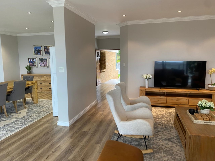 4 Bedroom Property for Sale in Die Wingerd Western Cape